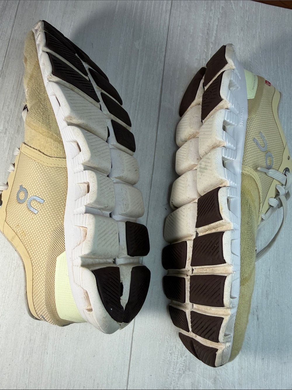 On Running Cloudswift Lightweight Men's Running Shoe - Beige - Picture 9 of 11